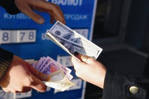 В центре Одессы неизвестные ограбили валютчика прямо в его "Лексусе"