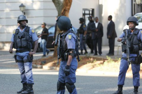 В ЮАР боевики атаковали полицейский участок: 6 убитых