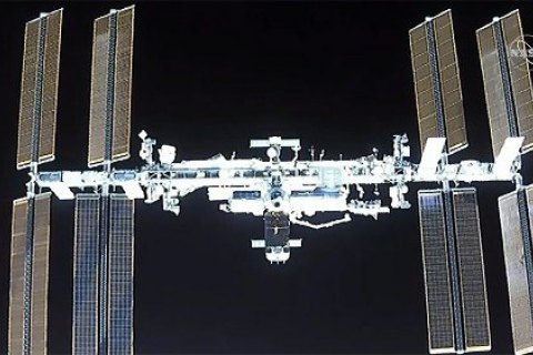Космічний корабель Crew Dragon уперше перестикувався з МКС 