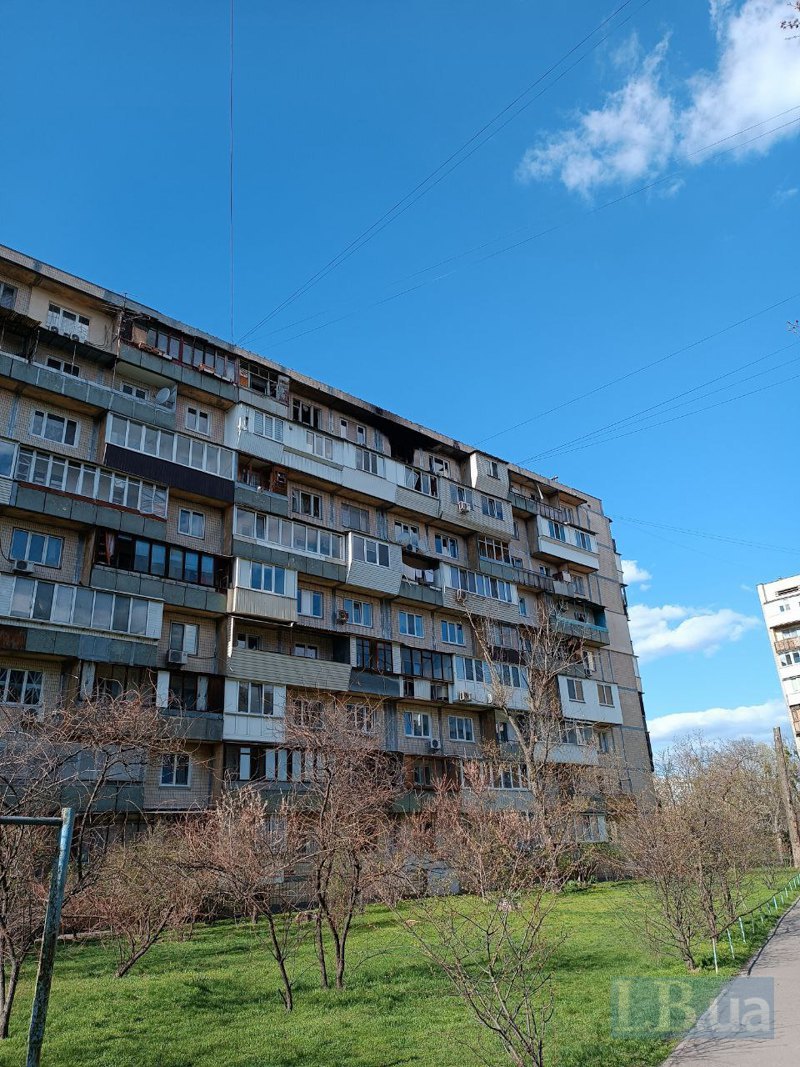 Будинок на вулиці Тичини в Києві, який постраждав під час атаки 23 березня