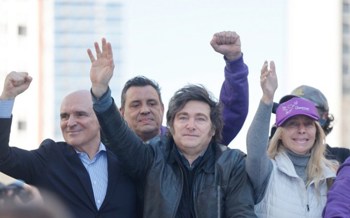 Кортеж президента Аргентини закидали камінням