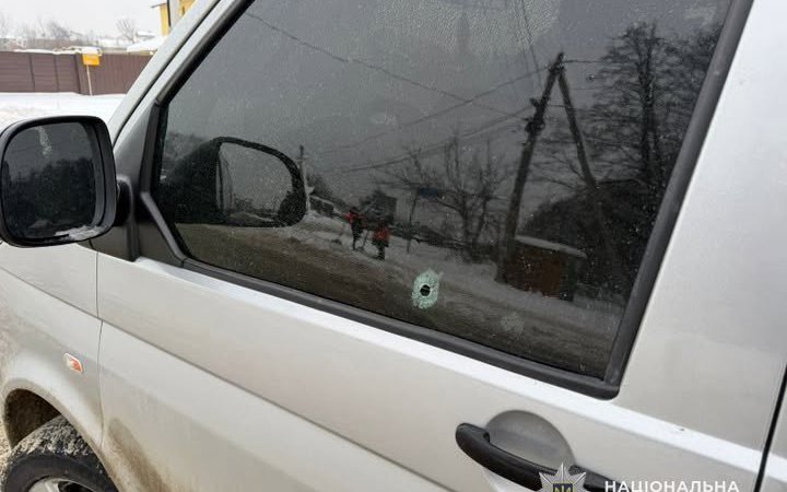 Неподалік Львова обстріляли авто ТЦК, нападник втік