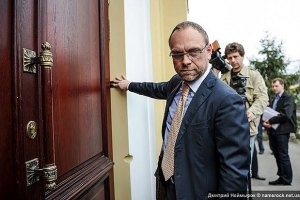 Власенко: экспертиза сведет на нет успехи в лечении Тимошенко 