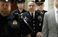 Свидетеля по делу об импичменте Трампа могут спрятать на военной базе в США 