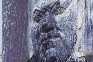 В Екатеринбурге осквернили памятник Ельцину