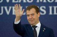 Медведев поговорил с машиной на избирательном участке