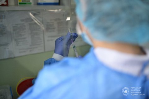 За сутки полный курс вакцинации прошли более 18 тысяч украинцев
