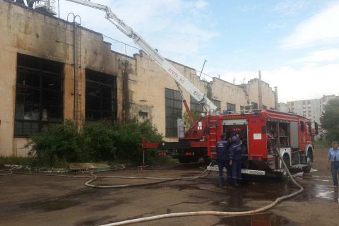 Во Львове горел заброшенный цех инструментального завода
