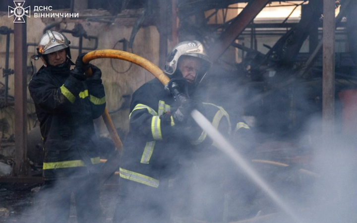 У Вінниці внаслідок атаки ворога є поранені. Росіяни поцілили по промисловості (доповнено)
