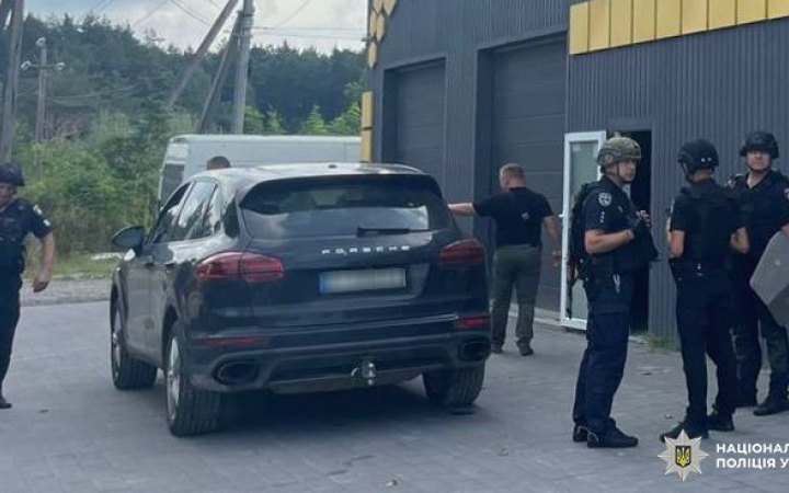 Біля Львова сталася стрілянина в приміщенні офісу автосервісу, дві людини загинули