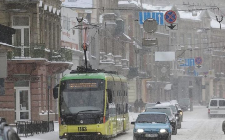 У Львові через негоду не працюють трамваї і тролейбуси