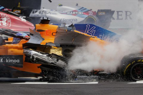 В Формуле 1 на старте Гран-При Бельгии произошла массовая авария (обновлено)