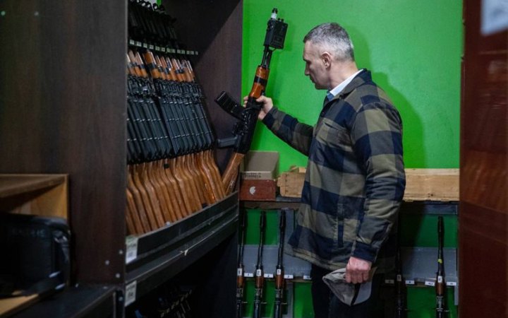 Кличко перевірив, як київські комунальники проходять обов’язкову військову підготовку