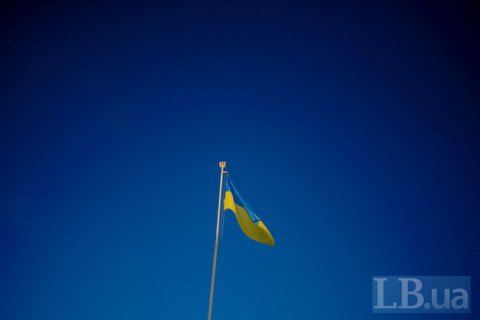 Троє жителів Краматорська отримали терміни за наругу над прапором