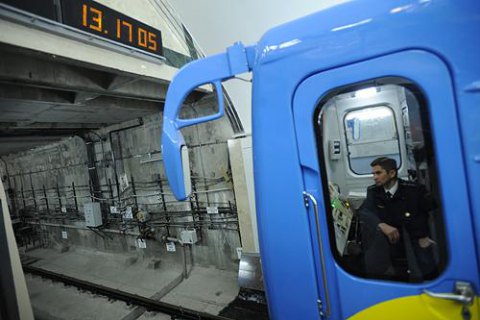 Движение по "синей" ветке киевского метро останавливали из-за поломки (обновлено)