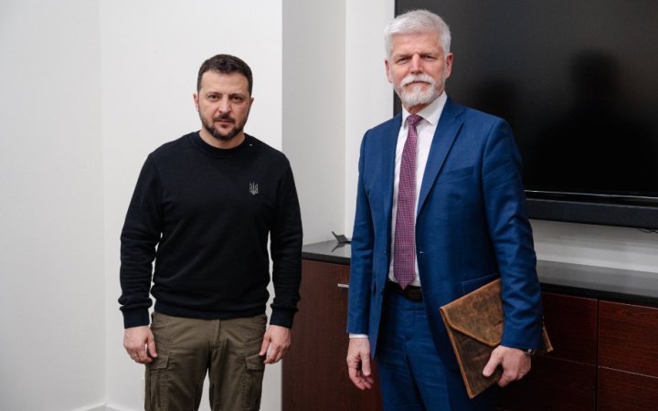 Зеленський і президент Чехії обговорили постачання боєприпасів