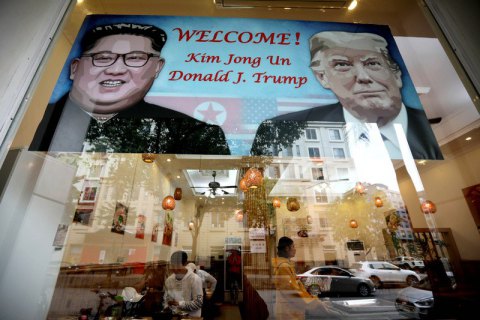 Трамп прилетел в Ханой для встречи с Ким Чен Ыном