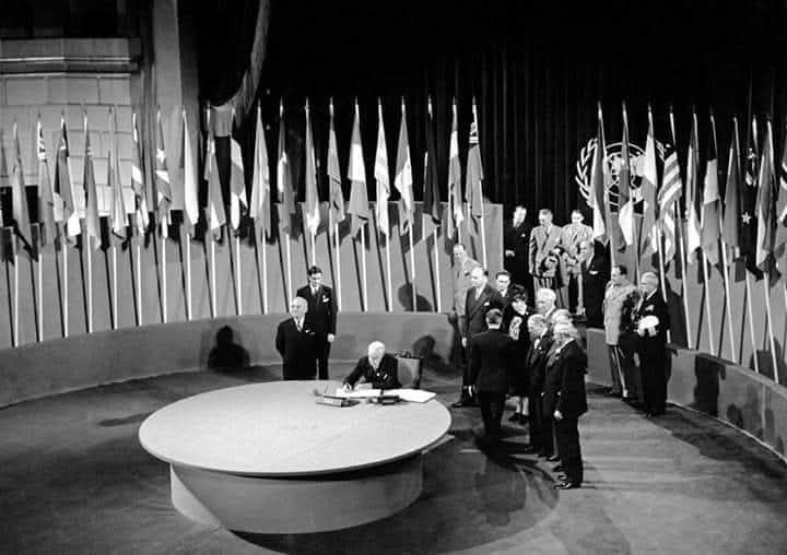 25 квітня 1945 року почала роботу міжнародна конференція у Сан-Франциско, в результаті якої&nbsp;26 червня
підписали Статут ООН