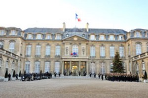 Скандал: в резиденции президента Франции пользуются файлообменниками