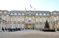 Скандал: в резиденции президента Франции пользуются файлообменниками