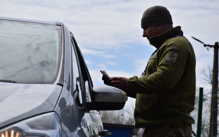 Прикордонники затримали чоловіків, котрі намагались виїхати з України під виглядом дітей