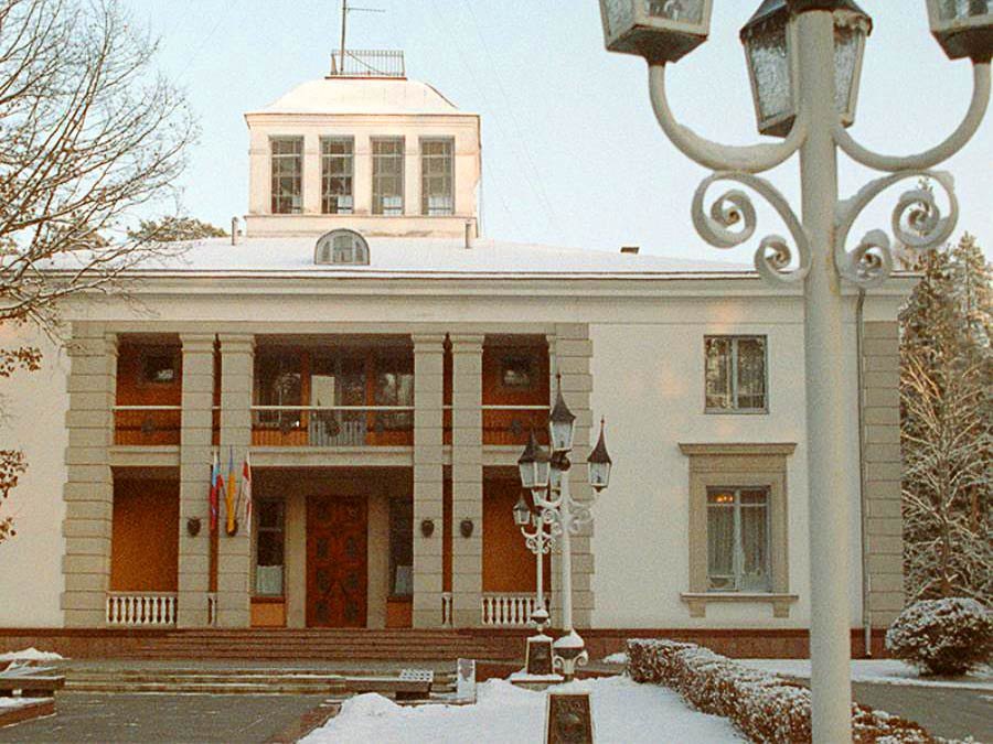 Урядова резиденція «Віскулі» в Національному парку «Біловезька пуща», 7 грудня 1991 р.