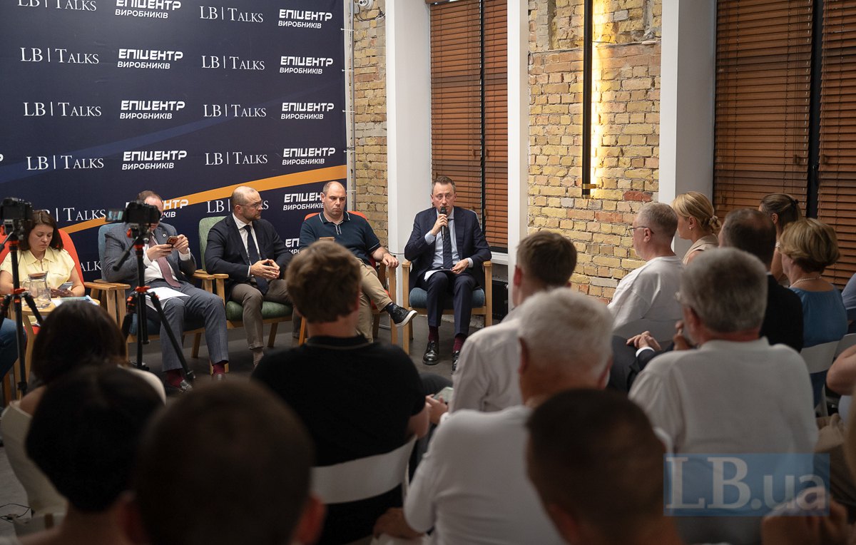  Леся Карнаух, Єгор Перелигін, Сергій Магдич, Дмитро Кисилевський і Олексій Соболев (праворуч)