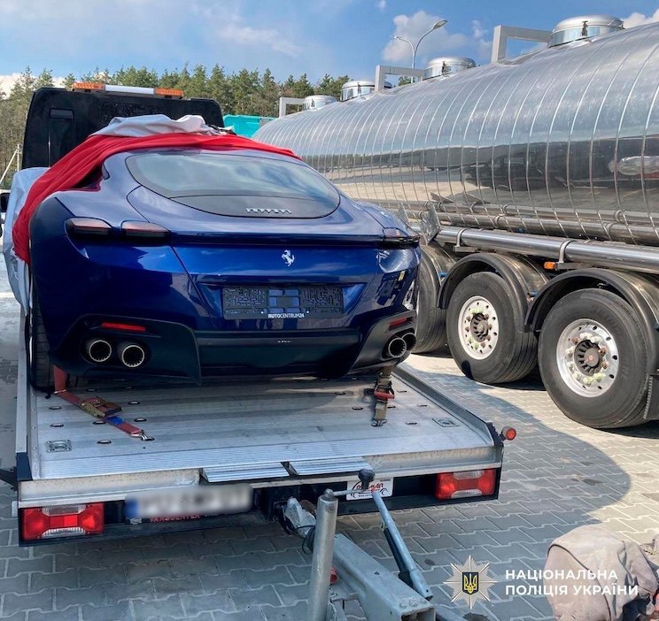 Ferrari Roma арештували, але перебуває воно за кордоном