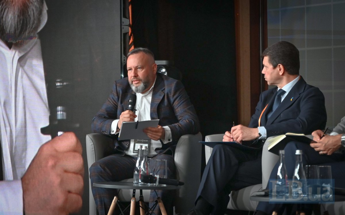 Олег Цільвік (ліворуч) під час форуму в Києві.