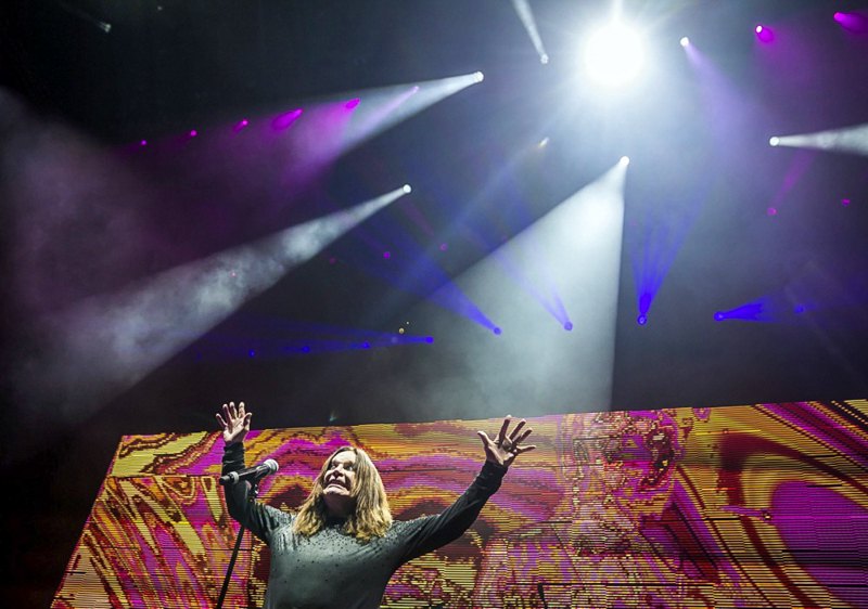 Оззі Осборн виступає під час концерту <i>Black Sabbath</i> у Будапешті, 1 червня 2016 року.