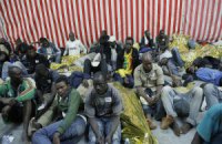 Власти Италии расследуют факты жестокого отношения к беженцам на Лампедузе