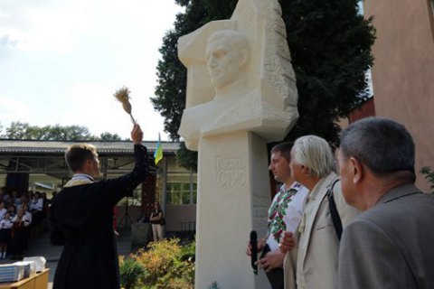 У Львові встановили пам'ятник Стусу