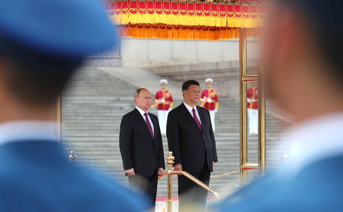 Во время церемонии официальной встречи Путина и Си Цзиньпина.