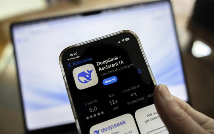 NYT: США розмірковують над блокуванням китайського чат-бота DeepSeek для американців