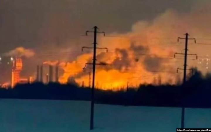 Стратегічне бомбардування: вибухівка та макроекономіка 