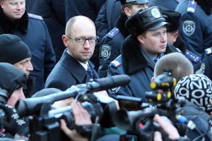 Яценюк: власть хочет арестовать оппозиционных лидеров