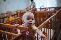 Коли зволікання зайві: діти зможуть жити з батьками ще до рішення суду про усиновлення