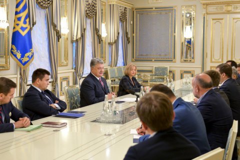 Порошенко поблагодарил украинскую делегации в ПАСЕ "за победу"