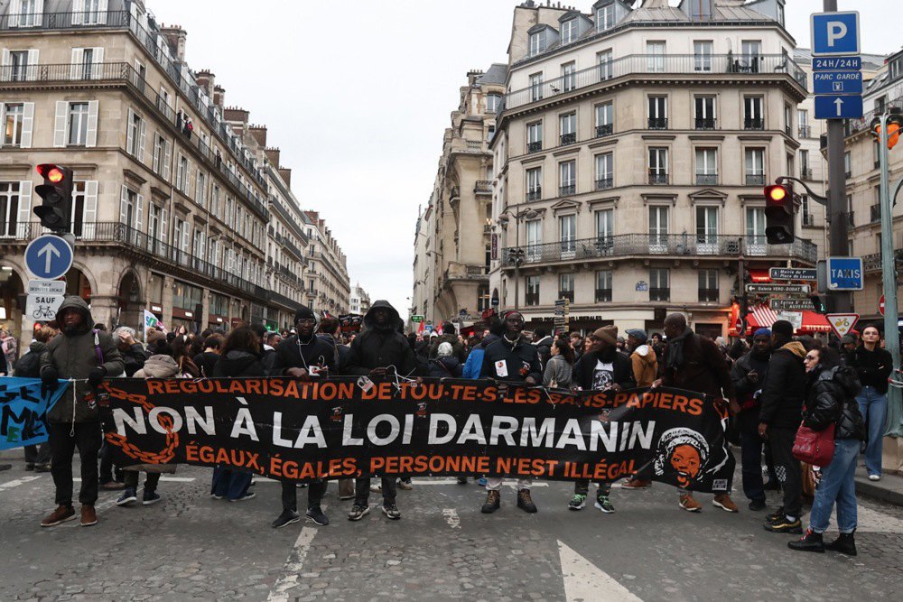 Мітинг проти закону про імміграцію у Парижі, 25 січня 2024 року