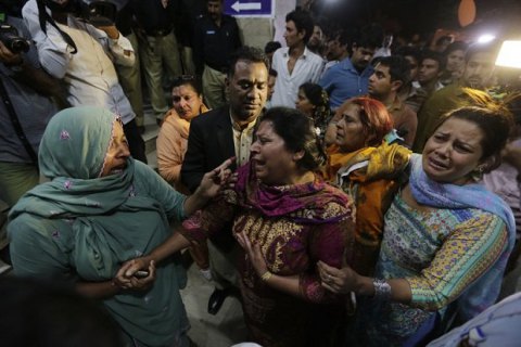В Пакистане в результате взрыва погибли более 50 человек, сотни раненых (обновлено)