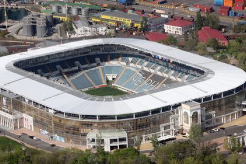 "Чорноморець" електрообігрівачами готує стадіон до матчу УПЛ проти "Арсеналу": арену відключили від опалення