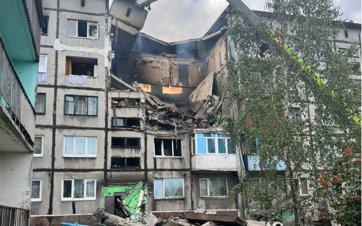 Російський дрон влучив у будинок на Донеччині: поранені мати зі сином