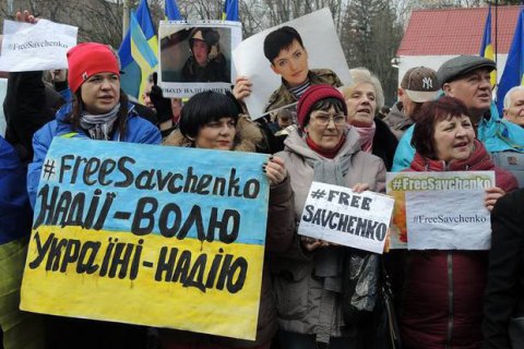 Адвокаты Савченко предлагают ей отказаться от защиты ради освобождения