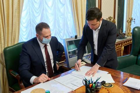 Зеленский подписал закон о рынке земли - портал новостей LB.ua