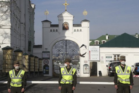 Поліція чергуватиме біля церков у Києві на Великдень