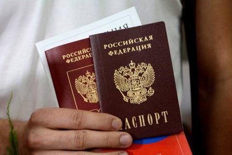 У Євросоюзі засудили видачу російських паспортів на сході України