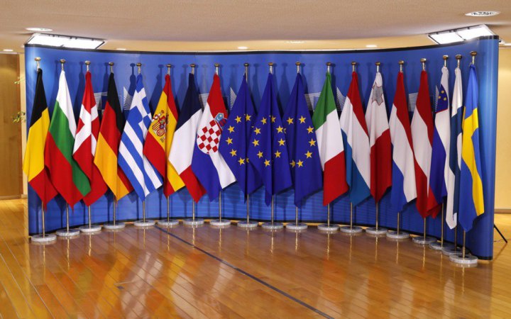 Сприйняття ЄС європейцями погіршилося за останній рік, − Politico з посиланням на опитування