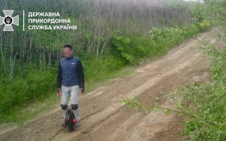 Ухилянт хотів дістатися Словаччини на моноколесі