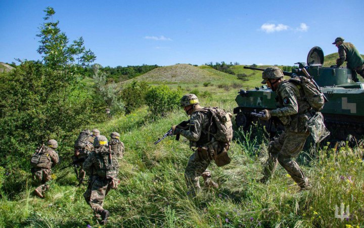 На Лиманському, Бахмутському і Мар’їнському напрямках відбулось понад 35 боєзіткнень, - Генштаб