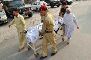 У Пакистані таліби стріляли в 14-річну правозахисницю